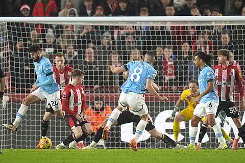 EPL 2024-25: Manchester City's Mateo Kovacic tries to score 