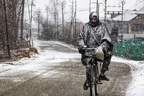 Weather: Snowfall in Anantnag