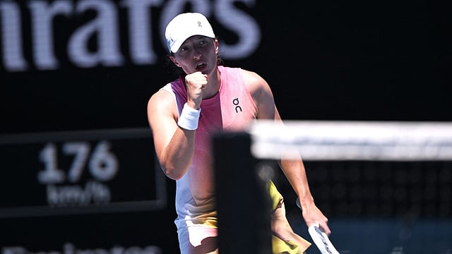 Australian Open: Swashbuckling Swiatek Stifles Raducanu On Rod Laver Arena