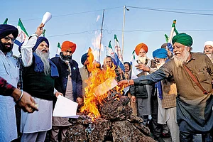 | Photo: Suresh K. Pandey : Burning Bright: Protesting farmers at Shambhu border burn copies of the new agricultural policy draft in the Lohri bonfire