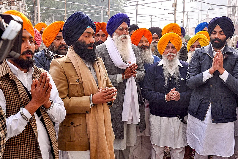 Amritpal Singhs father offers prayers at Golden Temple