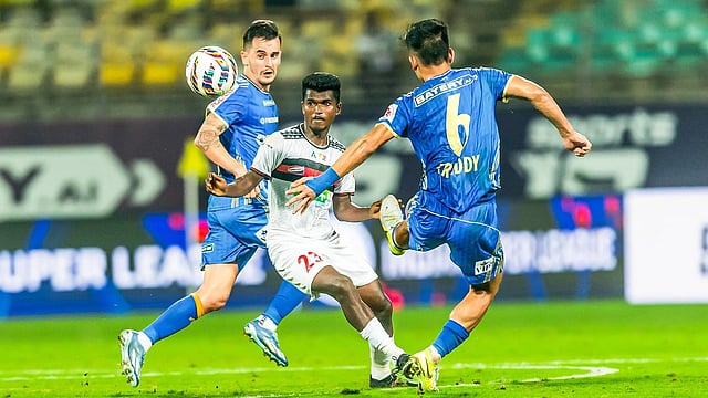 Indian Super League: Ten-Man Kerala Blasters Eke Out Hard-Fought 0-0 Draw With NorthEast United