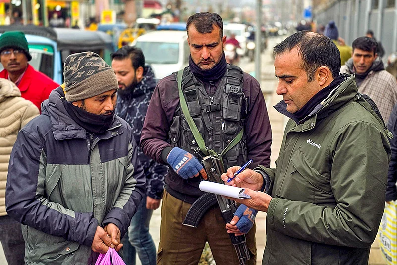 J&K Police anti-smoking drive