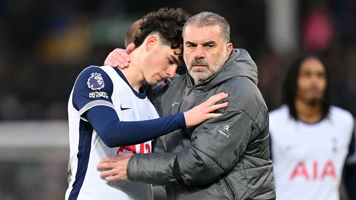 Ange Postecoglou (right) consoles Gray after the defeat at Everton