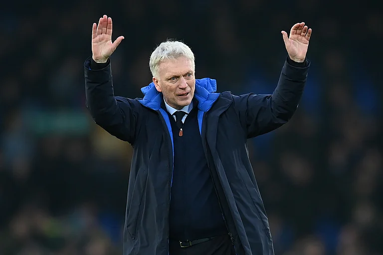 David Moyes salutes the Everton fans after their 3-2 win over Tottenham. - null