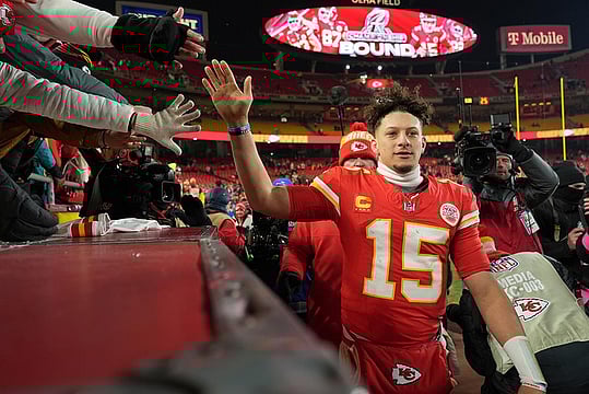 NFL: Mahomes, Kelce Help Chiefs Beat Texans