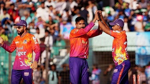 X/BCBTigers : Durbar Rajshahi players celebrate.