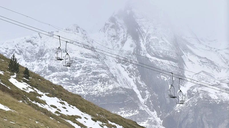spain ski lift accident