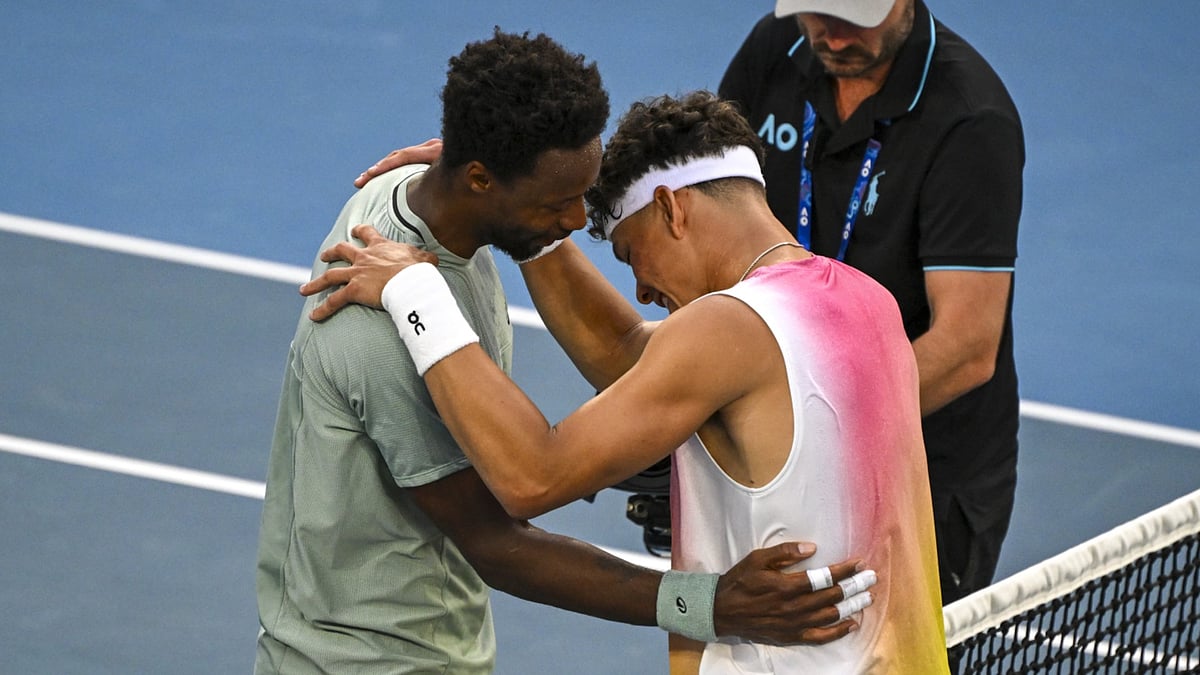 Gael Monfils embraces Ben Shelton
