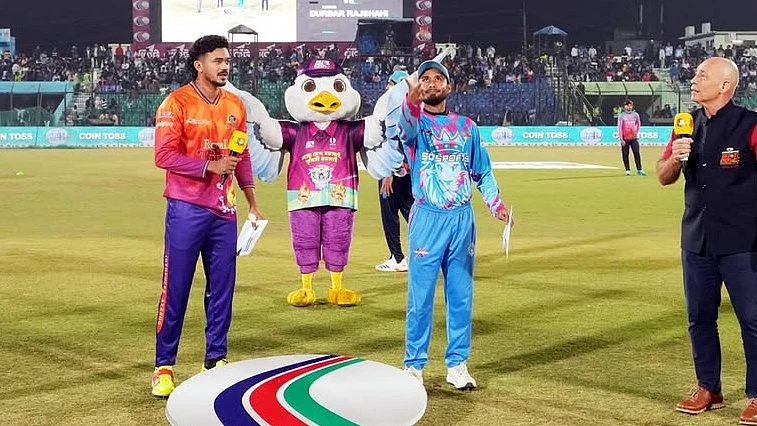 Chittagong Kings vs Durbar Rajshahi match in Bangladesh Premier League.