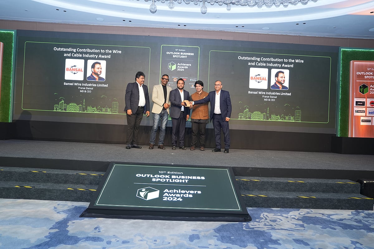 Pranav Bansal and Ghanshyam Gujrati receiving the Outlook Business Spotlight Achievers Award 2024