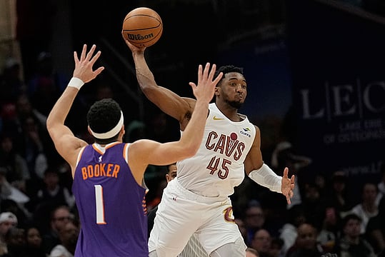 NBA: Donovan Mitchell Stars As Cleveland Cavaliers Down Phoenix Suns 118-92