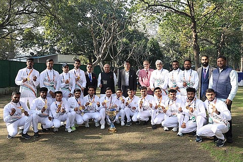 Mandaviya meets Kho Kho players