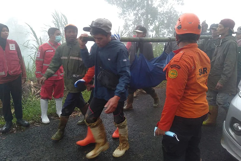 Indonesia Flash Floods & landslide Photos_5
