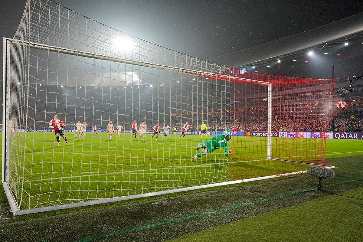 UEFA Champions League Football - Feyenoord vs Bayern Munich_Santiago Gimenez
