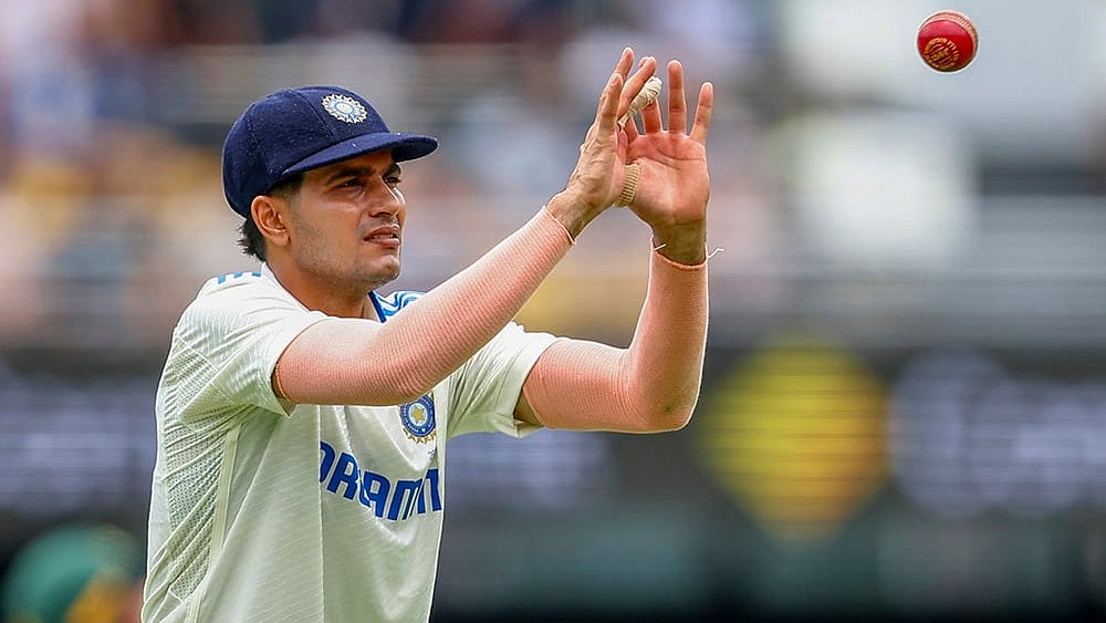 | Photo: AP/Pat Hoelscher : India Vs Australia, 3rd Test Day 1: India's Shubman Gill catches a ball during play