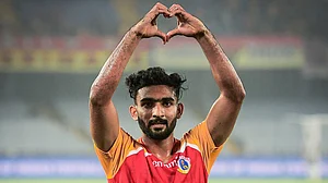 X | East Bengal : Vishnu Puthiya celebrates his goal in the East Bengal 2-1 Kerala Blasters, ISL 2024-25 match on Friday January 24.