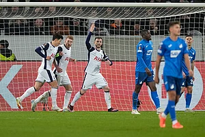 | Photo: AP/Michael Probst : Europa League 2024-25: Son Heung-min celebrates with teammates after scoring his side's third goal