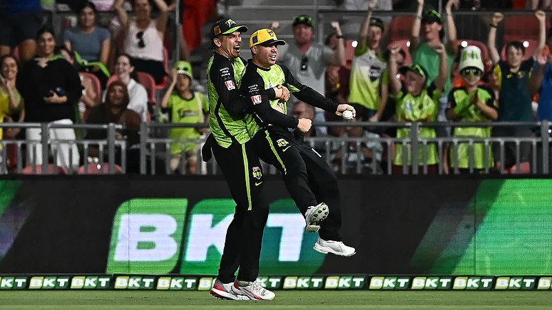 sydney sixers vs sydney thunder