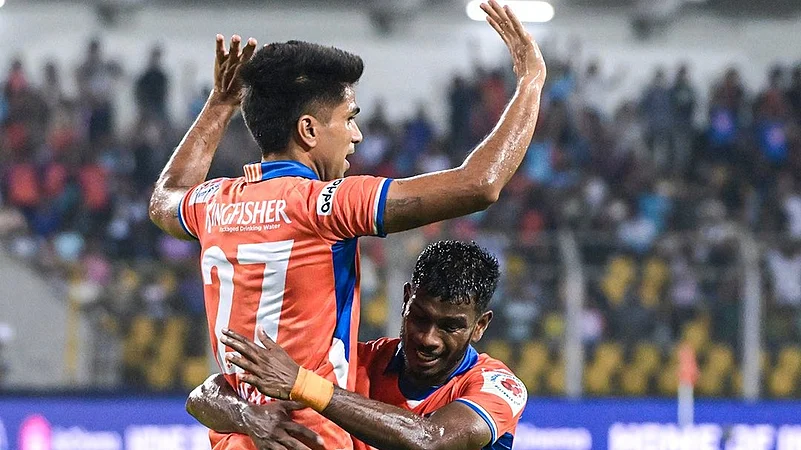 FC Goa celebrate Aakash Sangwan (left)s goal