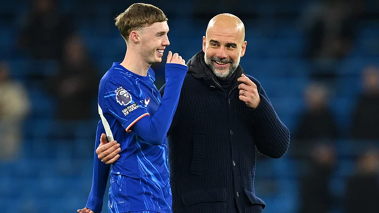 Cole Palmer chats with Pep Guardiola - null
