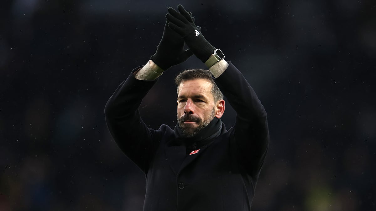 Ruud van Nistelrooy applauds Leicester City's travelling fans