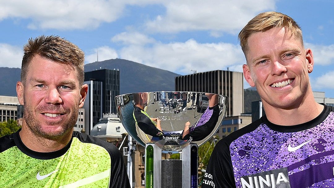 Photo: X | KFC Big Bash League : Sydney Thunder captain David Warner (L) and Hobart Hurricanes skipper Nathan Ellis with the BBL 2024-25 trophy.