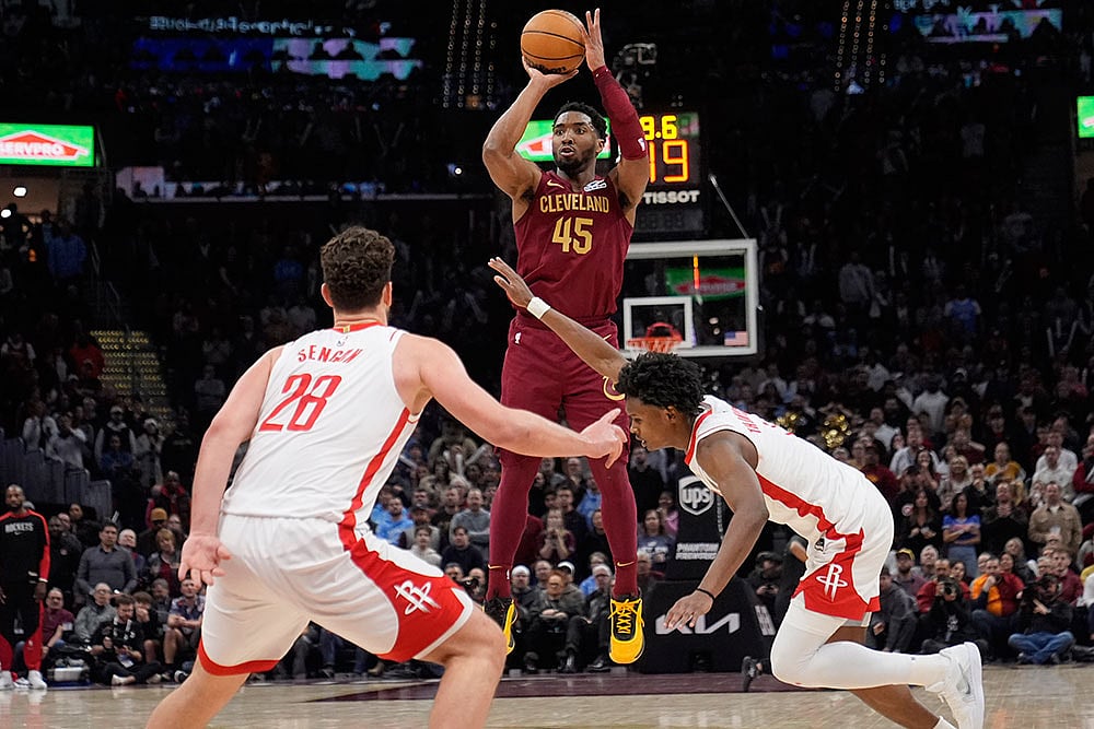 | Photo: AP/Sue Ogrocki : NBA: Houston Rockets vs Cleveland Cavaliers