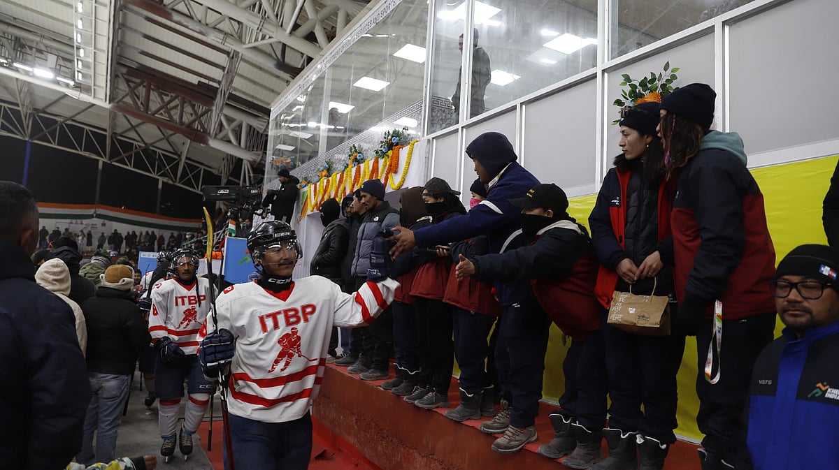 | Photo courtesy: SAI Media : ITBP ice hockey players meet spectators in Leh.