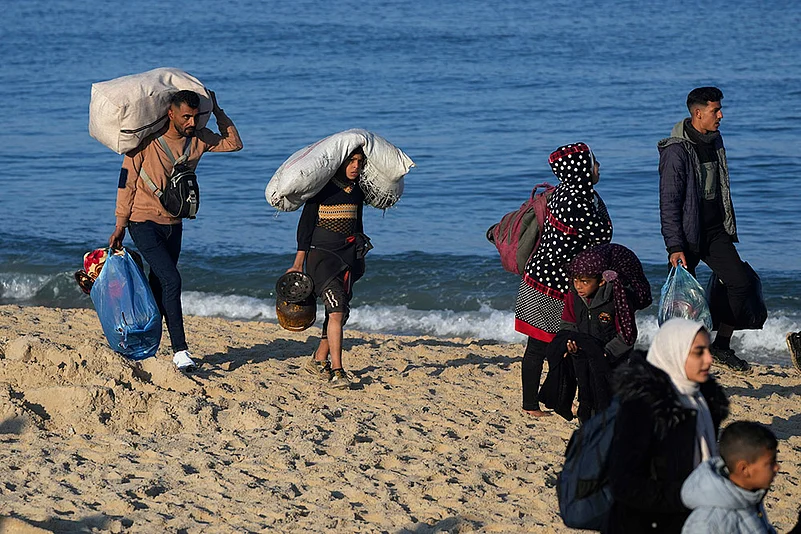 Israel Palestinians _Displaced Palestinians return to northern Gaza Strip_6