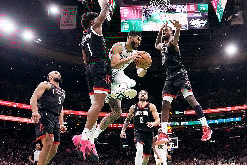 | Photo: AP/Charles Krupa : NBA 2024-25: Celtics forward Jayson Tatum, third from front left, is covered by Rockets players