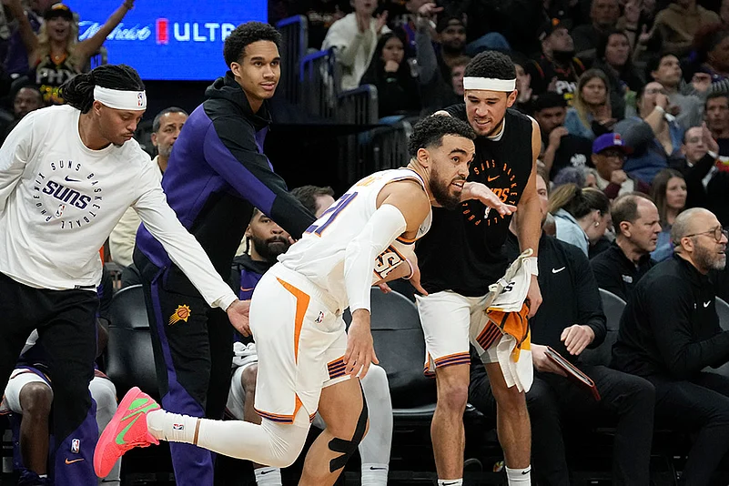 NBA basketball Phoenix Suns vs Los Angeles Clippers game: Tyus Jones