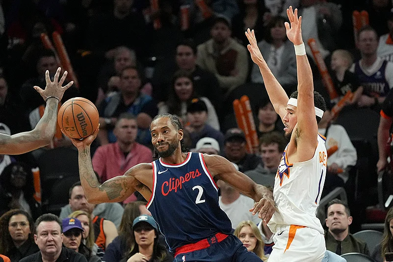 NBA basketball Phoenix Suns vs Los Angeles Clippers game: Kawhi Leonard