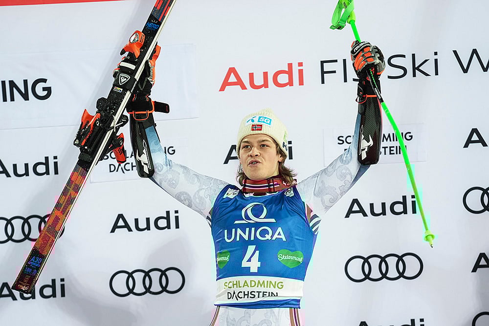 | Photo: AP/Giovanni Auletta : FIS WC 2025: Alexander Steen Olsen celebrates on podium