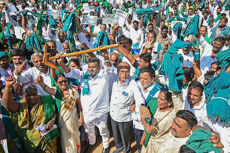 Karnataka State Farmers Association protest