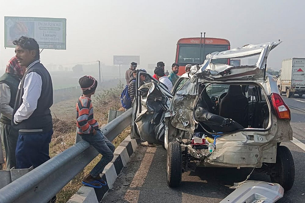 | Photo: PTI : Vehicles collided due to fog in Ghaziabad