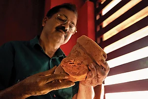 | Photos: Tribhuvan Tiwari : A Slice of the Past: Archaeologist K.P. Shajan