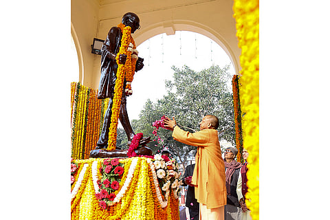 Martyrs' Day: Adityanath pays tribute