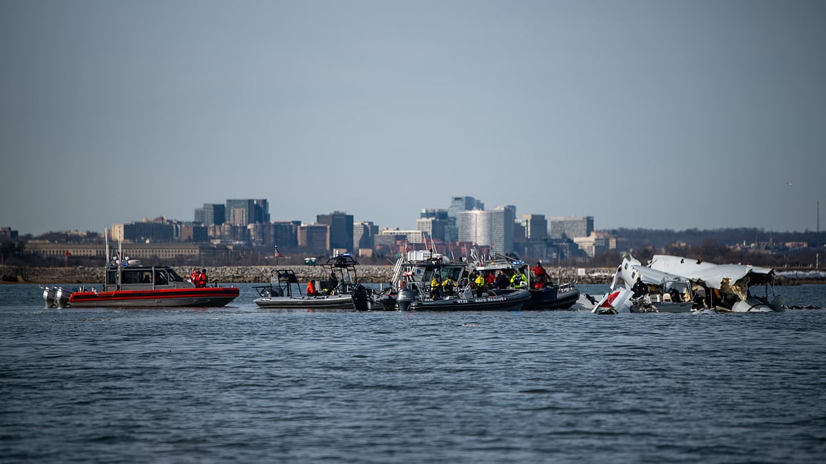 Recovery operations underway on the Potomac River - X/@USCG (US Coast Guard)