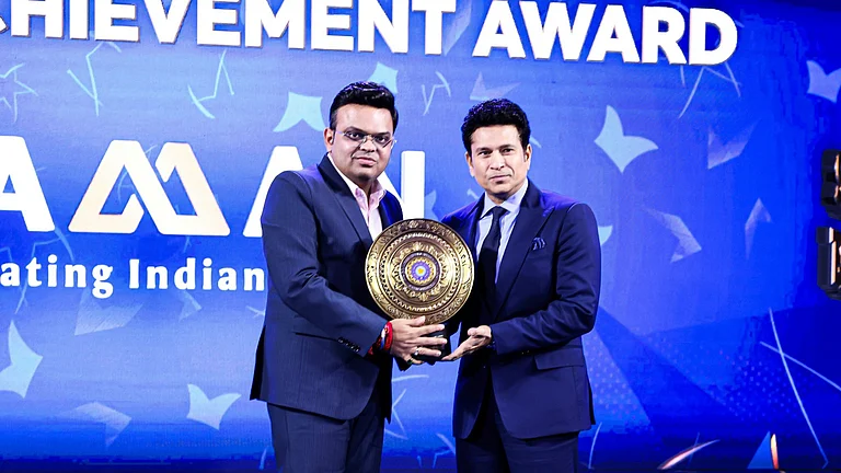 Sachin Tendulkar receives Colonel CK Nayudu Lifetime Achievement Award from ICC Chairman Jay Shah. - Photo: X | Sachin Tendulkar