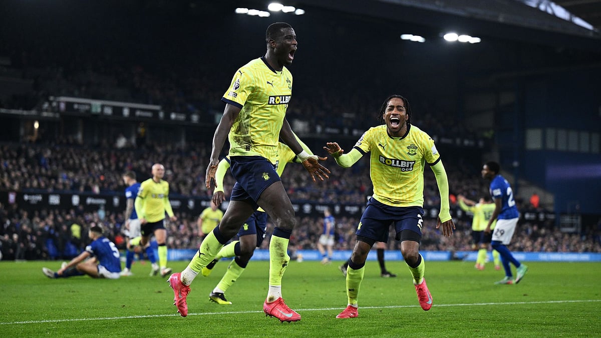 Southampton celebrate Onuachu's winner - null