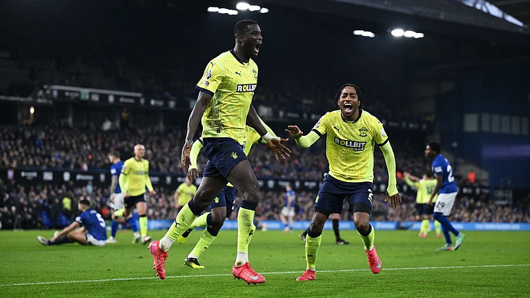 Southampton celebrate Onuachu's winner - null
