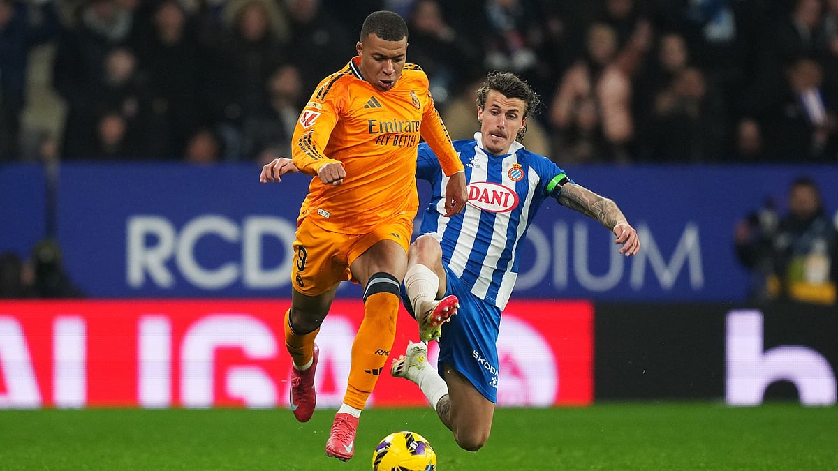 Carlos Romero escaped a red card for a lunge on Kylian Mbappe - null