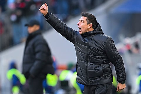 Bundesliga 2024-25: Kiel's coach Marcel Rapp gestures