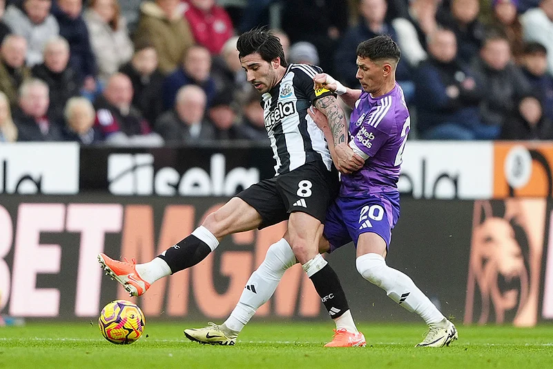 English Premier League soccer Newcastle United and Fulham photo: Sandro Tonali