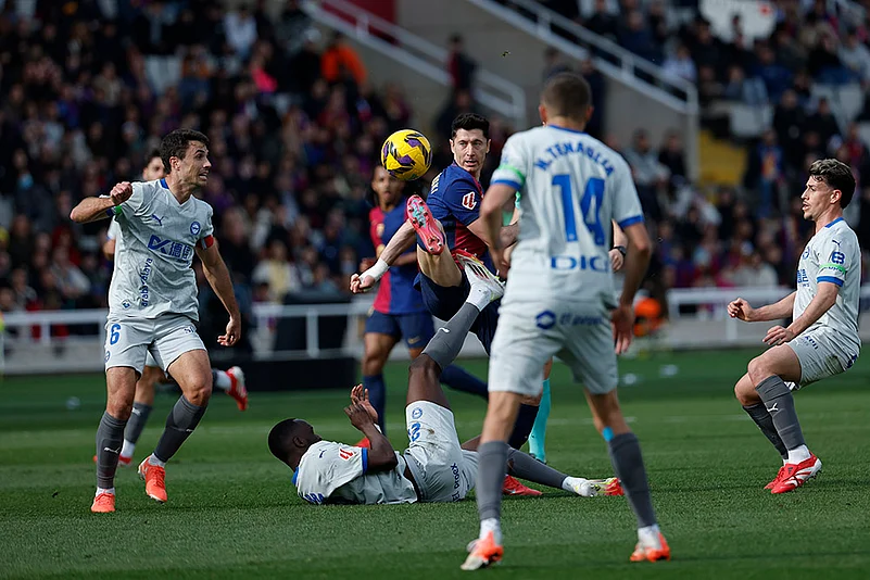 Spanish Soccer La Liga FC Barcelona vs Alaves match photo: Robert Lewandowski