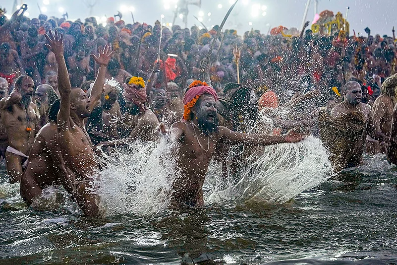 Maha Kumbh Mela 2025 Holy dip on Basant Panchami at Sangam in Prayagraj pic_6