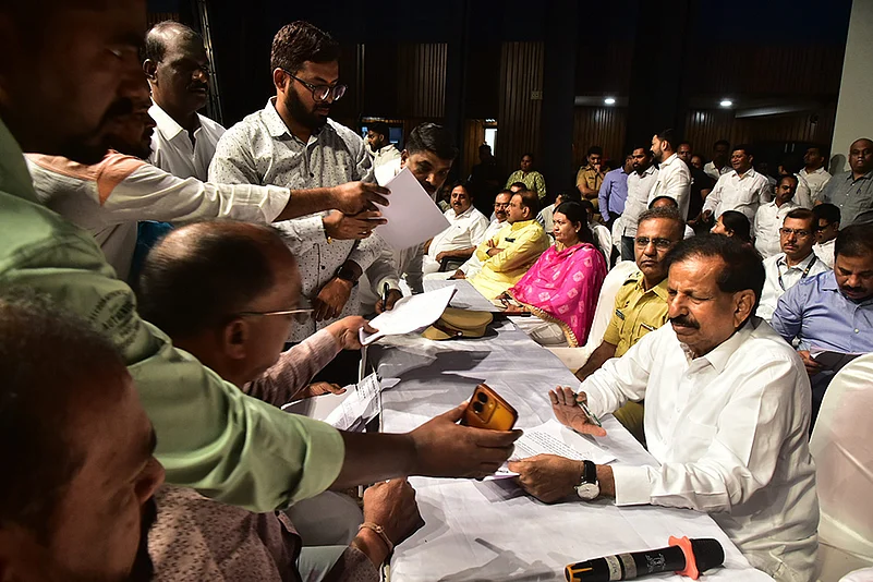 Ganesh Naik at Janata Darbar