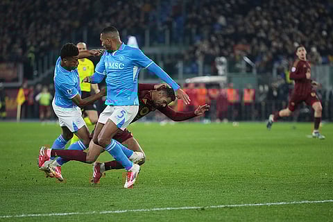 Serie A 2024-25: Napoli's David Neres and Juan Jesus challenge for the ball with Roma's Evan Ndicka