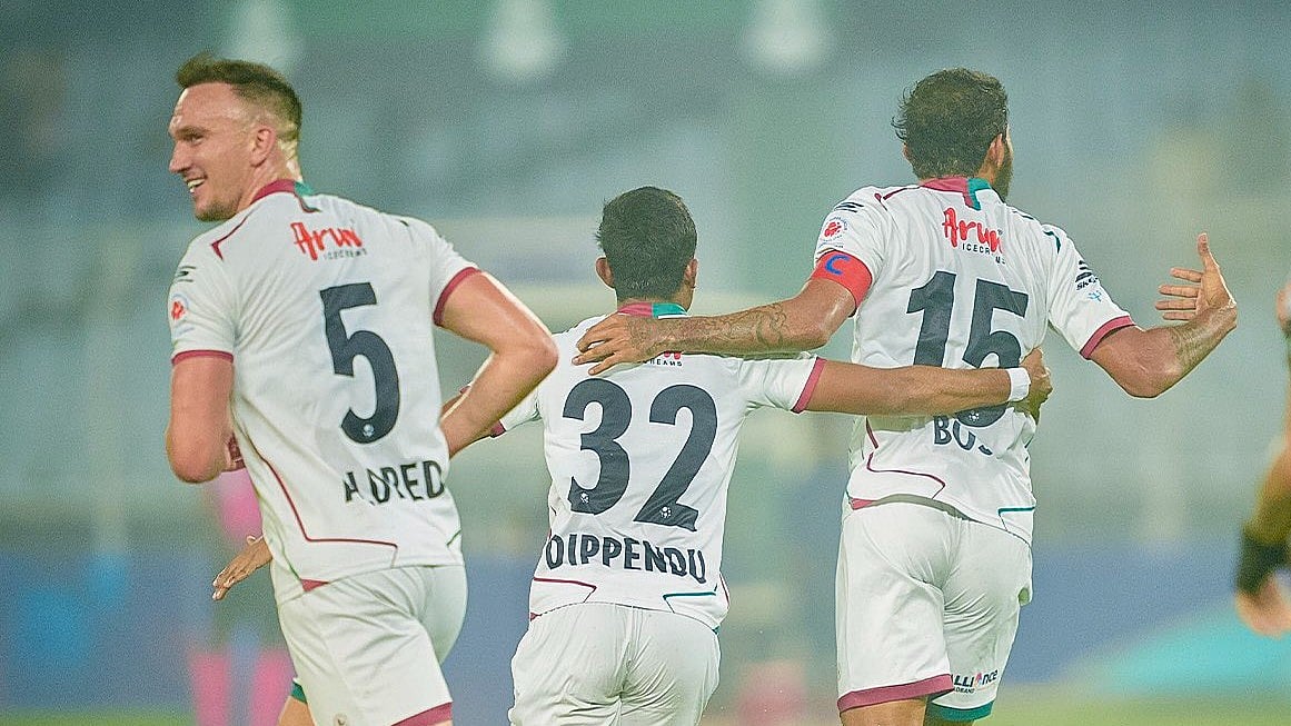 Photo: X | Mohun Bagan Super Giant : Mohun Bagan players during an ISL 2024-25 match.